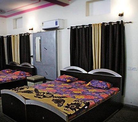 Hotel Roshan バラナシ エクステリア 写真